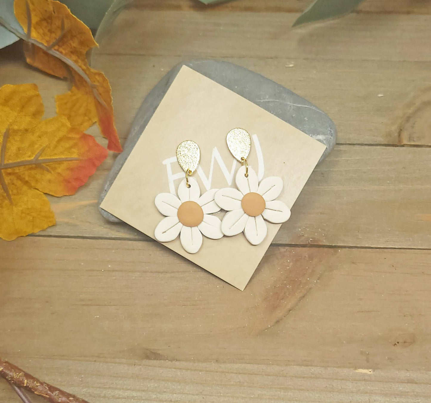 Polymer clay daisy earrings